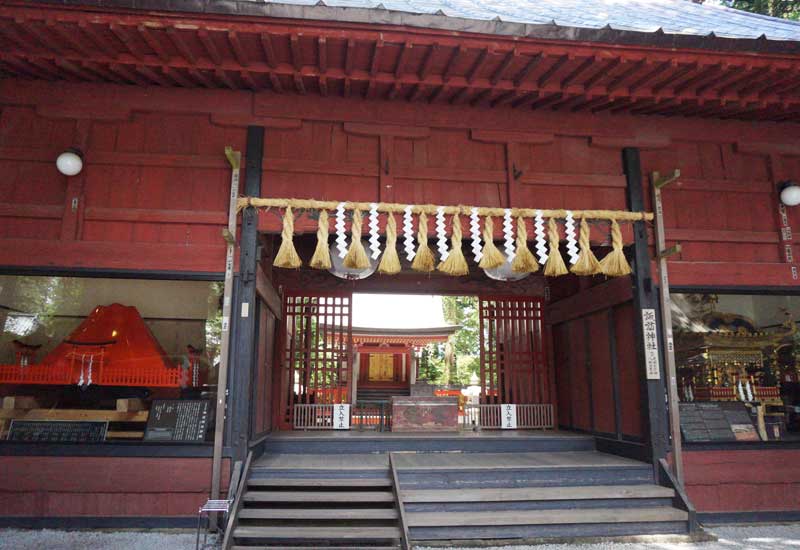 北口本宮冨士浅間神社 摂社 諏訪拝殿