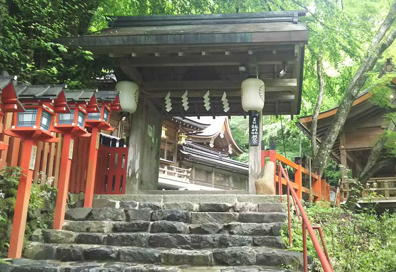 貴船神社　楼門