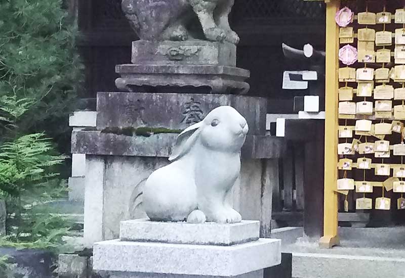 岡﨑神社　狛うさぎ